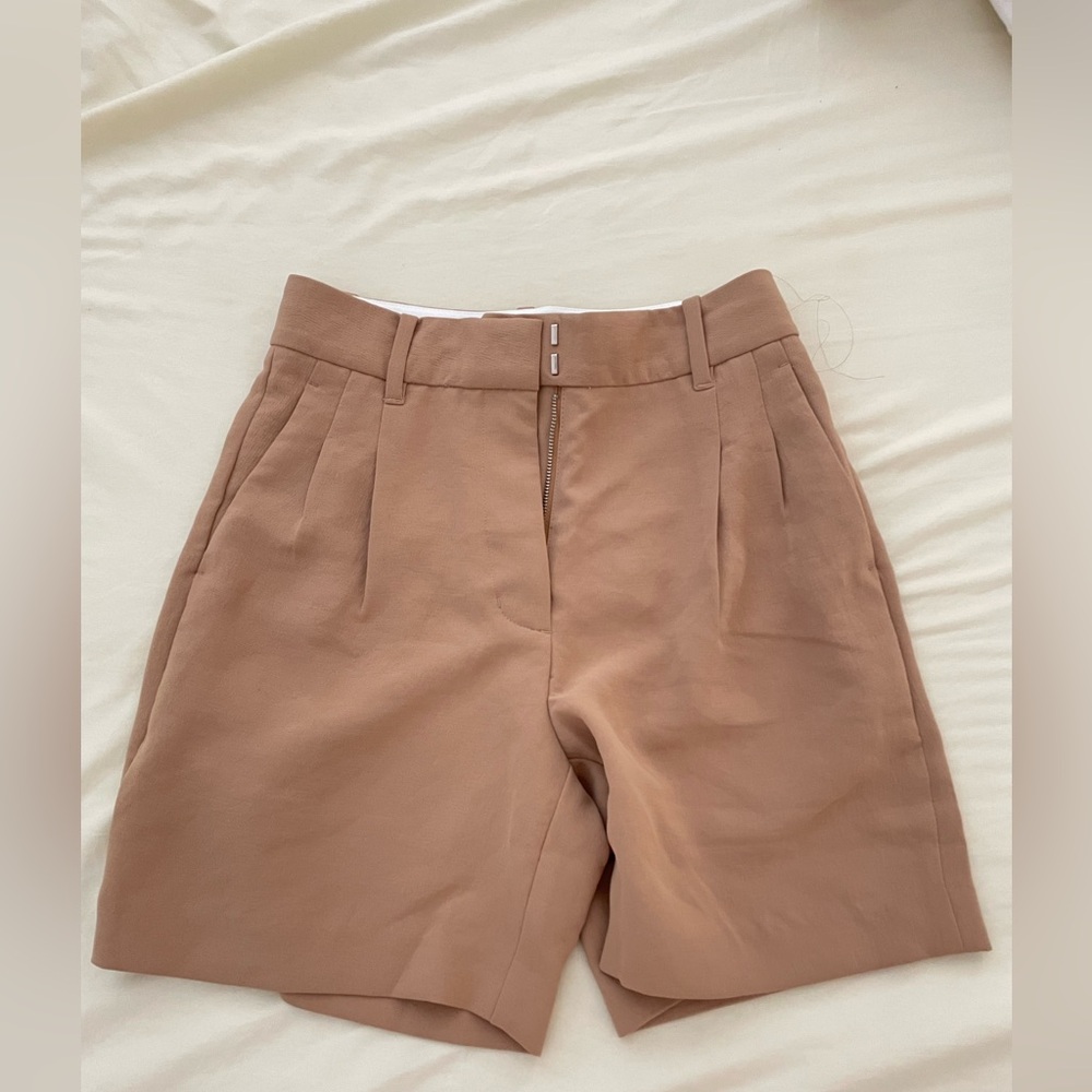 Aritzia effortless short size 2